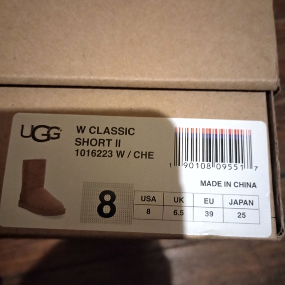 NWB UGG Classic 11 Short Boots Women's Size 8 - Picture 10 of 10